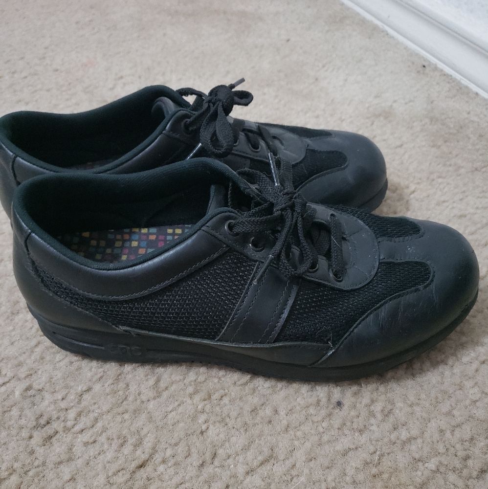 SAS slip resistant shoes